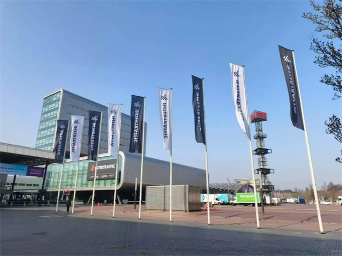 Компания Jinjiang Lianxing Reflective Material представила на выставке Intertraffic Amsterdam 2026 решения нового поколения для УФ-печати и обработки материалов.